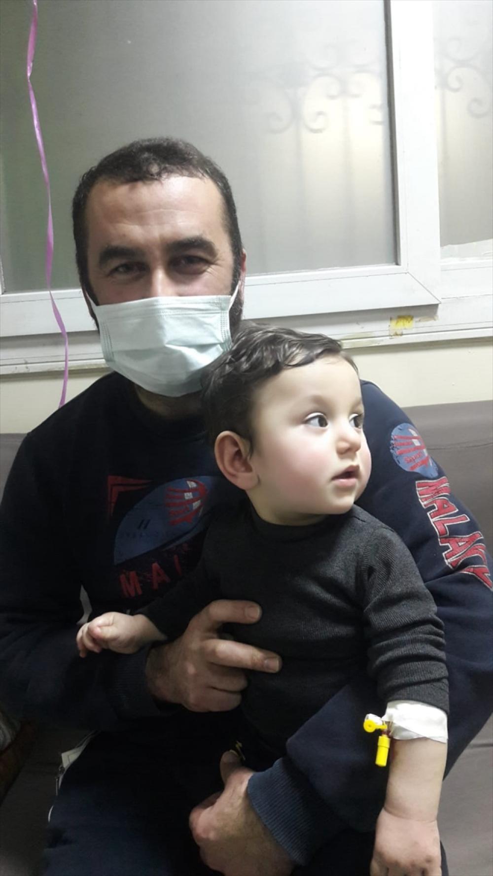 Boğazına çekirdek kabuğu kaçan Suriyeli çocuğu hastaneye polis yetiştirdi