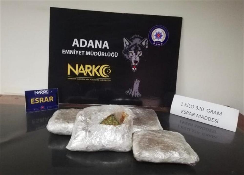 Adana'da çantasında 1 kilo 320 gram esrar bulunan kişi tutuklandı