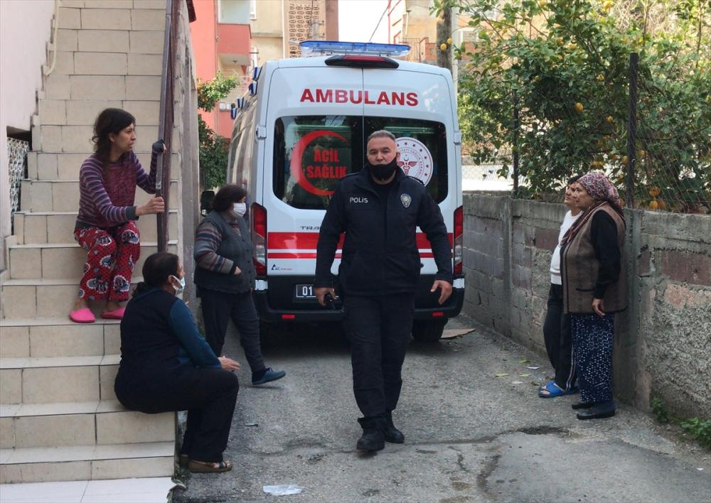 Adana'da balkondan ağaca uzanarak limon toplamak isteyen kişi düşerek yaralandı