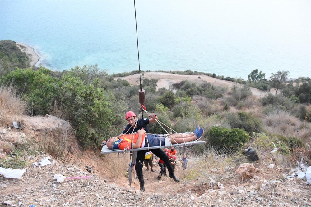 Adana'da uçuş yapacağı tepeden düşen paraşütçü kurtarıldı