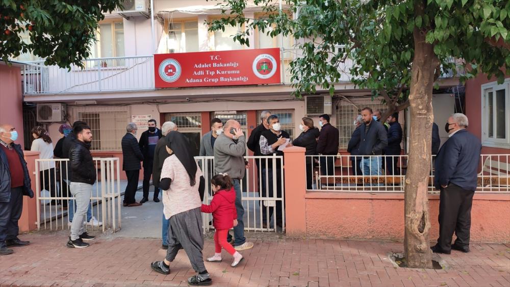 Adana'da tabancayla vurularak öldürülen gencin cenazesi defnedildi