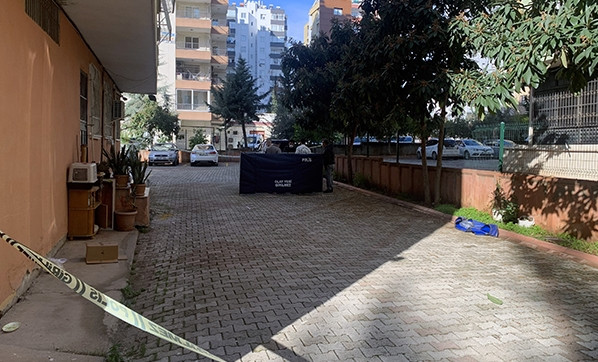 Adana'da 12. kattan düşen genç kız yaşamını yitirdi