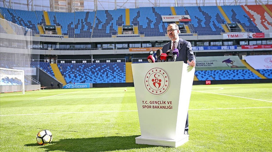 Bakan Kasapoğlu Yeni Adana Stadı'nda incelemelerde bulundu