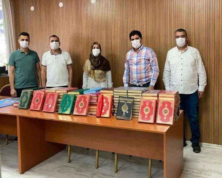 YÜREĞİR İMAM HATİP’TE HEDİYE KUR’AN SEVİNCİ