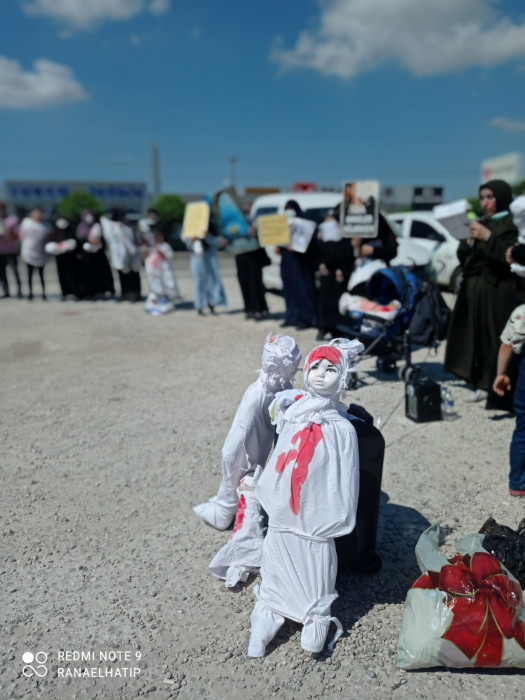 Adana’da ABD Konsolosluğu önünde 'kanlı oyuncak bebek' ile İsrail protestosu