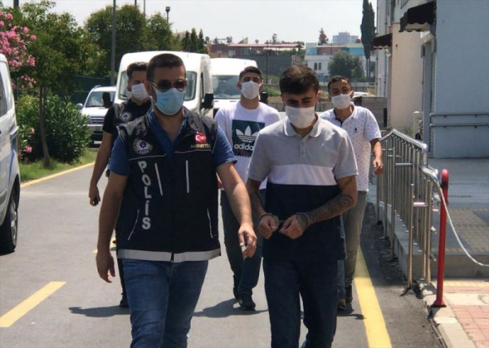 Adana'da uyuşturucu operasyonlarında 4 zanlı yakalandı