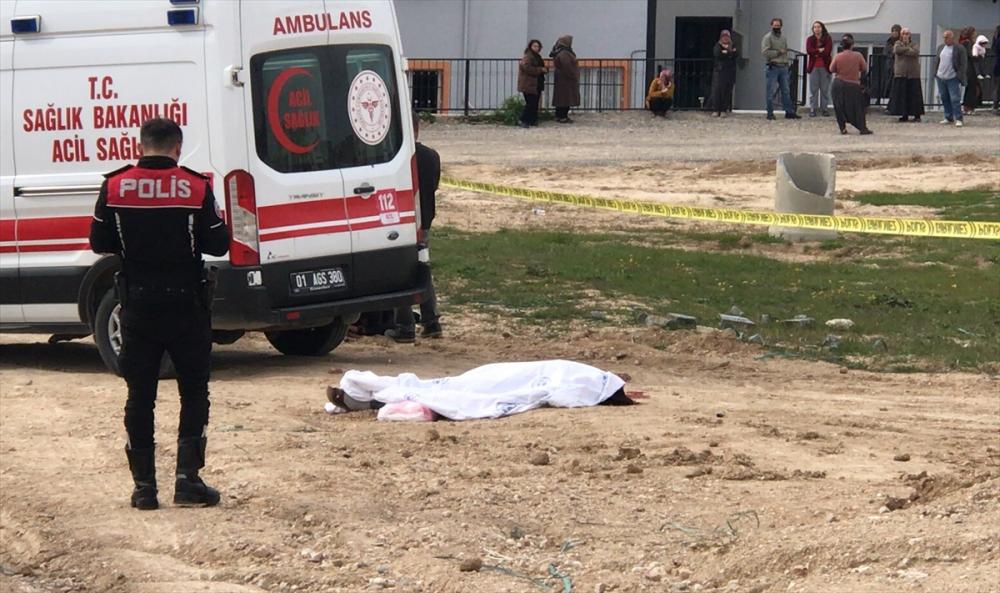 Adana'da kocasının tüfekle vurduğu kadın hayatını kaybetti