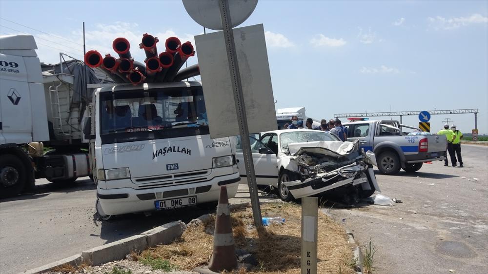 Adana'da otomobil ile kamyonet çarpıştı: 1 ölü, 3 yaralı