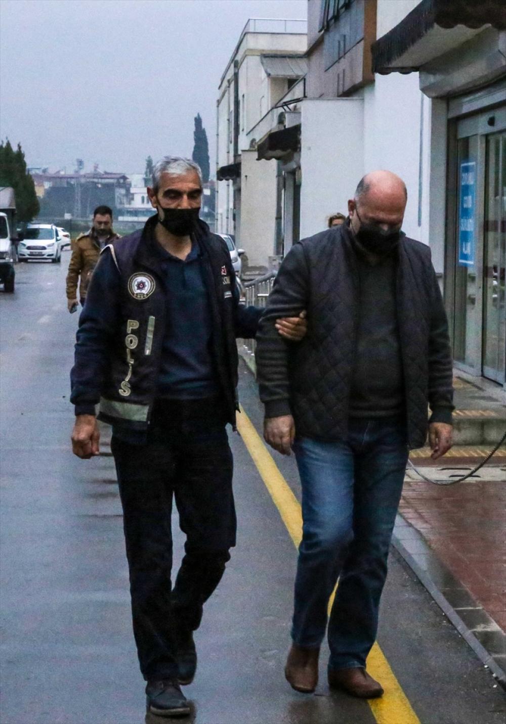 Adana'da resmi belgede sahtecilik operasyonunda 4 şüpheli yakalandı