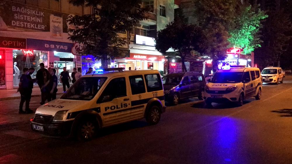 Adana'da bıçaklı kavgada yaralanan kişi hastaneye kaldırıldı