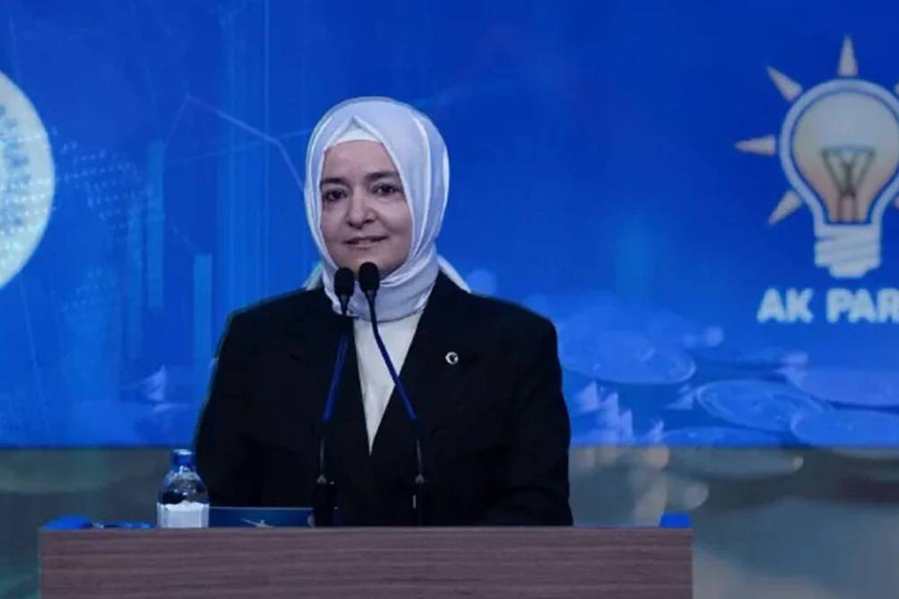 AK Parti Genel Başkan Yardımcısı Fatma Bet&uuml;l Sayan Kaya g&ouml;revinden istifa etti