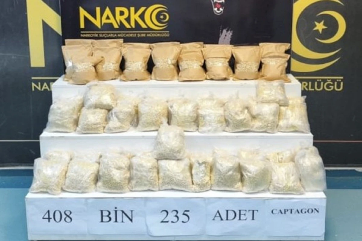 Adana'da durdurulan tırda 408 bin uyuşturucu hap ele ge&ccedil;irildi