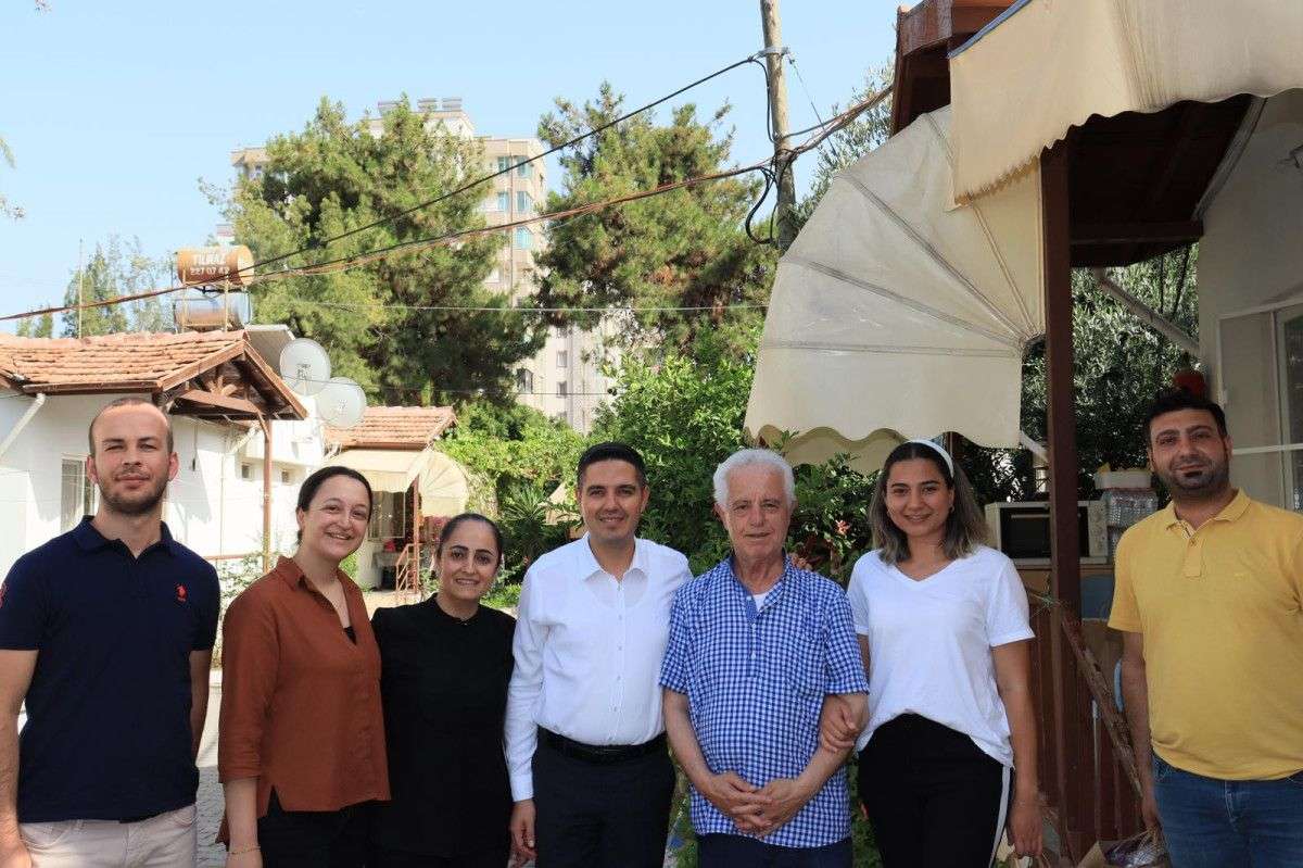 ADANA'DA HUZUREVİ SAKİNLERİNE BABALAR GÜNÜ SÜRPRİZİ