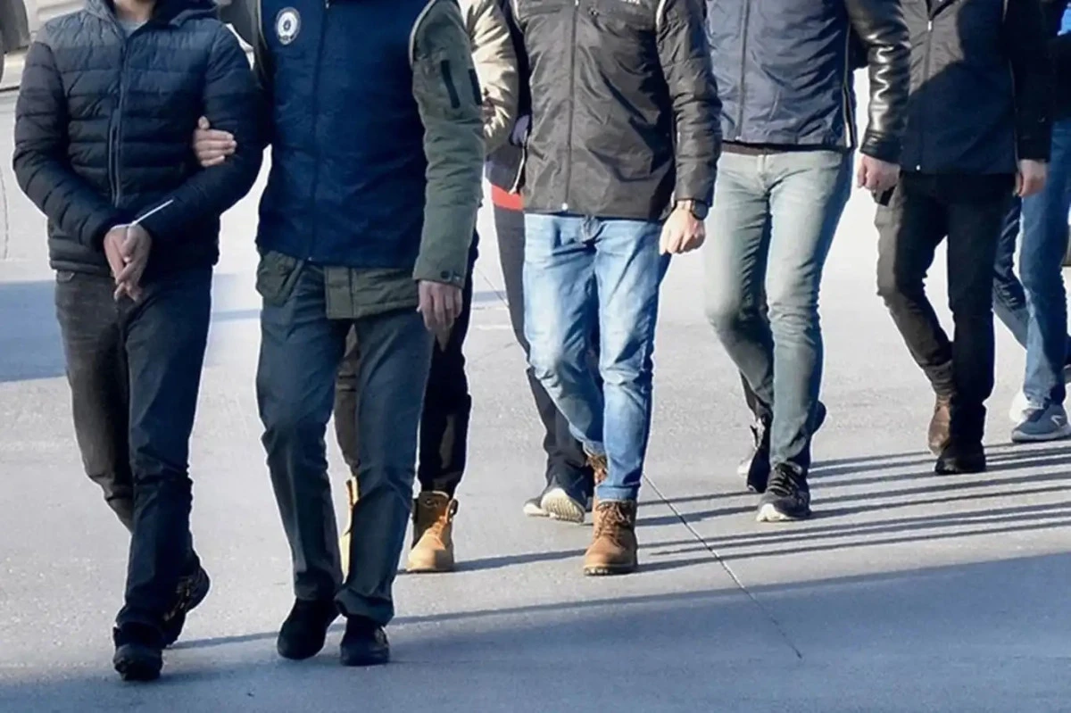 Adana&rsquo;da su&ccedil; &ouml;rg&uuml;t&uuml;ne operasyon: 6 ş&uuml;pheli g&ouml;zaltına alındı