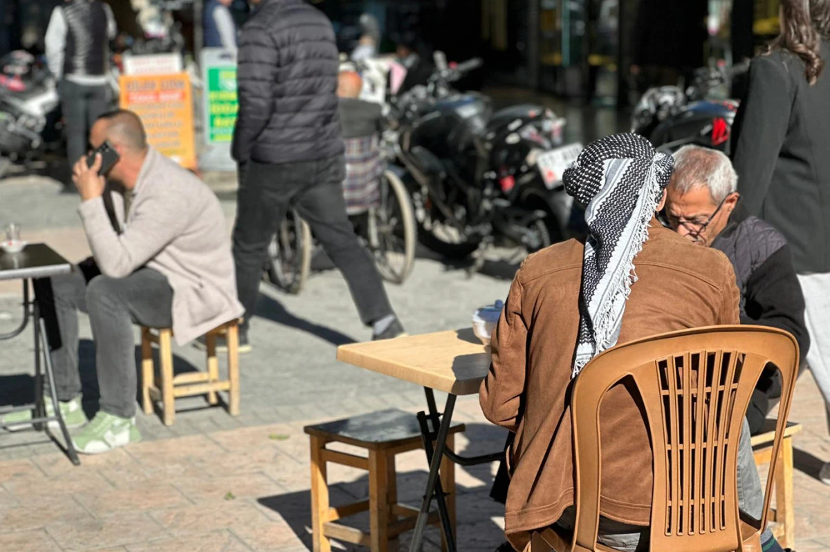 Adanalılar, hen&uuml;z asgari &uuml;cret belirlenmeden yapılan zamlara tepki g&ouml;sterdi.