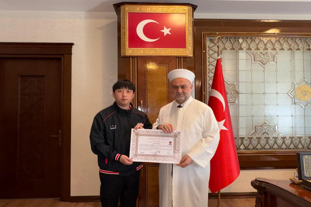 G&uuml;ney Koreli Minwoo Adana&rsquo;da M&uuml;sl&uuml;man oldu