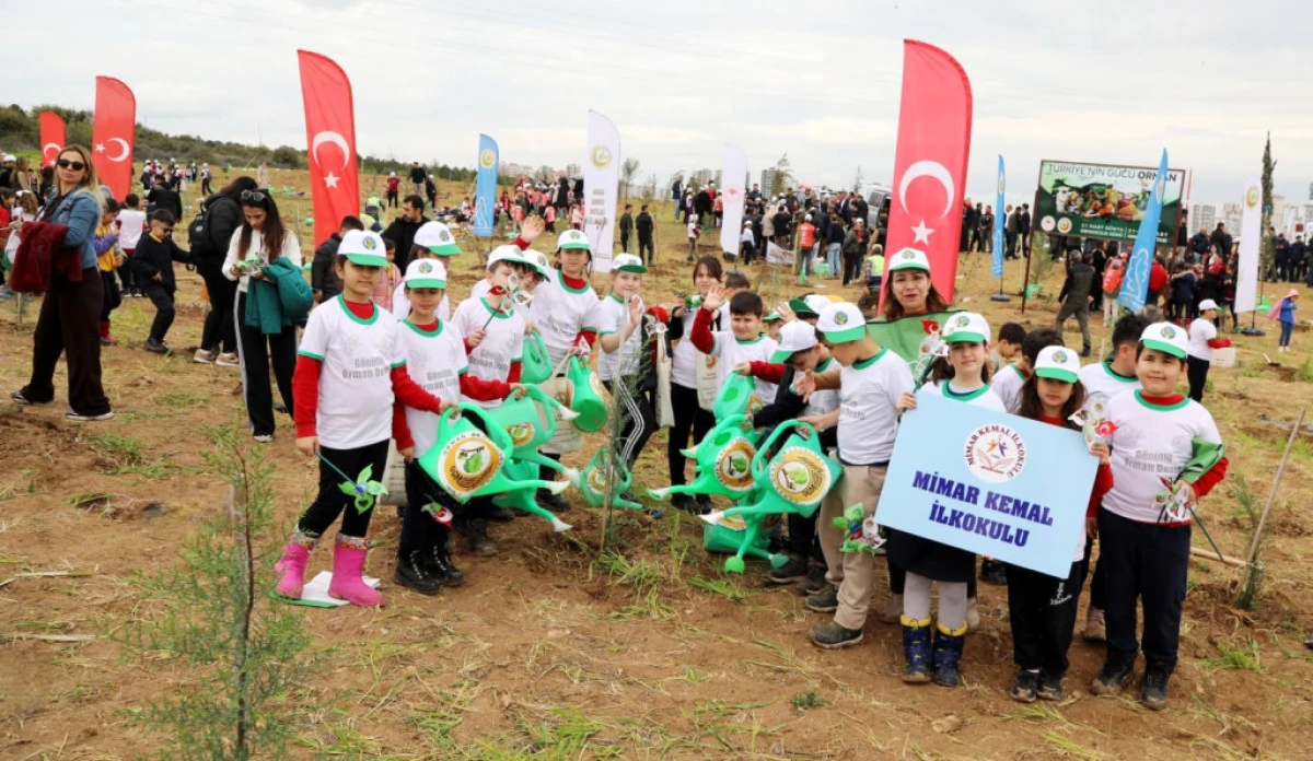 MİMAR KEMAL İLKOKULU &Ouml;ĞRENCİLERİ TOPRAĞA UMUT EKTİ: &ldquo;BENİM DE DİKİLİ BİR AĞACIM VAR&rdquo;