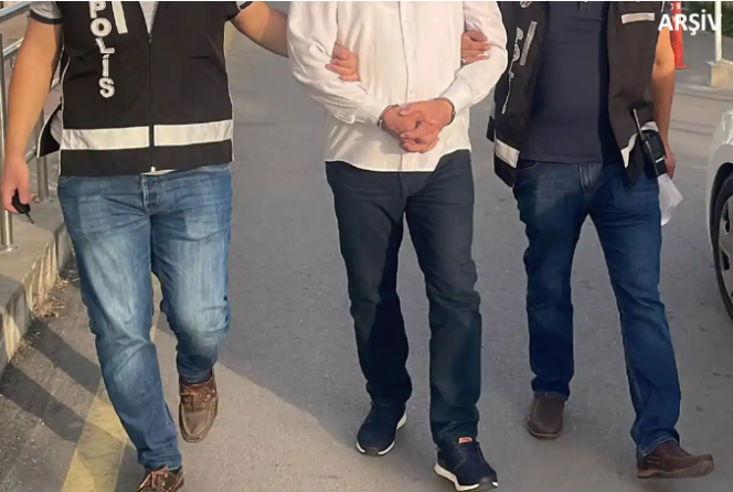 Motosikleti sahibiyle birlikte çalan hırsızlar yakalandı 