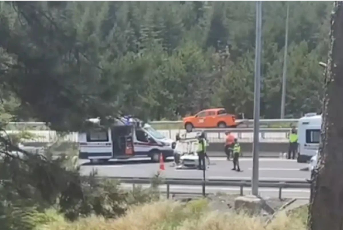 Pozantı Otoyolu'nda kaza: Takla atan araçtaki 3 kişi yaralandı 